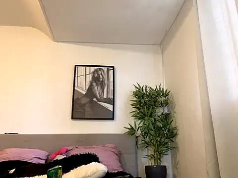 Pocketdollyy nude strip on webcam for live sex chat