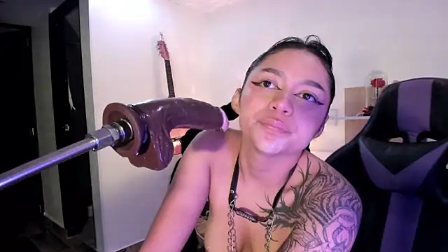 Scarlet_gold nude strip on webcam for live sex chat
