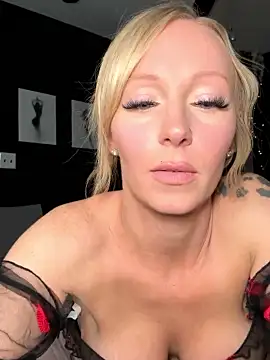 Spicysavv nude strip on webcam for live sex chat