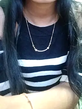 Supar-Pari nude strip on webcam for live sex chat