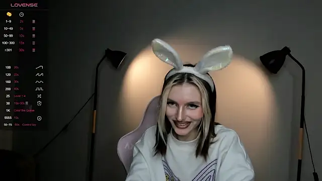 TeonaGoldi nude strip on webcam for live sex chat