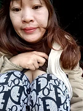 Utvanut nude strip on webcam for live sex chat