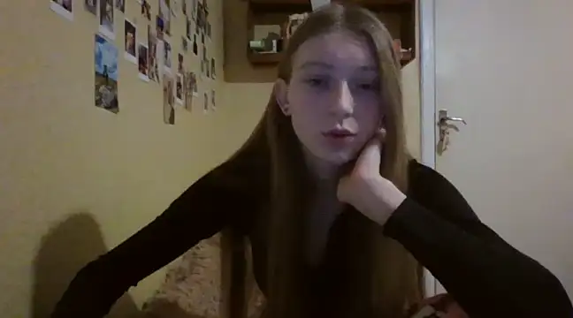 Valiiiza nude strip on webcam for live sex chat