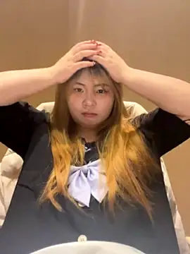Yibo-qinqin nude strip on webcam for live sex chat