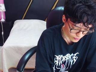 Zuki-Watson fully nude on webcam live sex chat