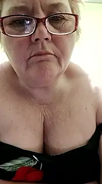 AlenushkaGold nude strip on webcam for live sex chat