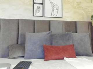 Alice-Vallardy fully nude on webcam live sex chat