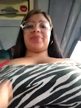 Ariana-pp03 nude strip on webcam for live sex chat