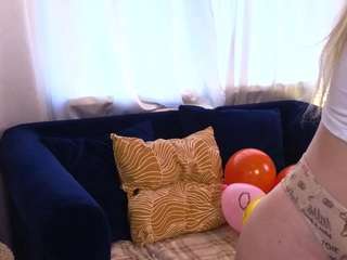Blondellie fully nude on webcam live sex chat