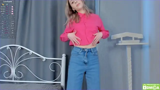 ChloeLewishh nude strip on webcam for live sex chat
