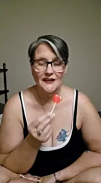 DEESPRETTIES nude strip on webcam for live sex chat