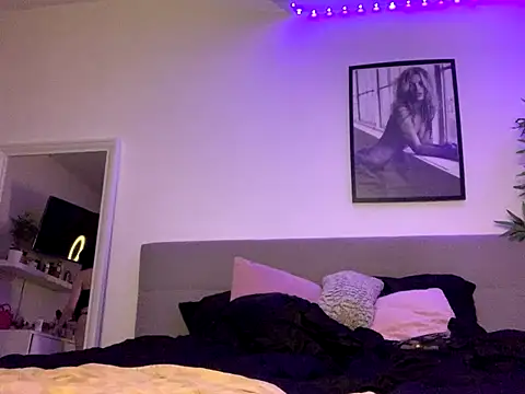 DollyDelicious nude strip on webcam for live sex chat