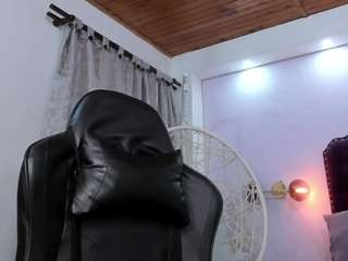 Emma-shelton fully nude on webcam live sex chat
