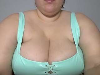 Jigglysquish fully nude on webcam live sex chat