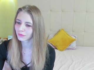 Julia-Lee fully nude on webcam live sex chat