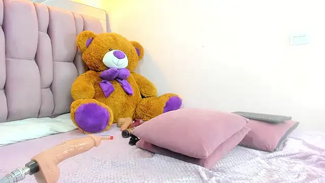 Karlyn_angels nude strip on webcam for live sex chat