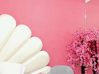 Lesly-Perry fully nude on webcam live sex chat