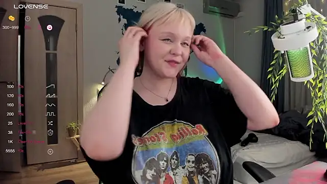 LisaLaas nude strip on webcam for live sex chat