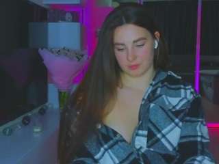 Maryana-LiL fully nude on webcam live sex chat