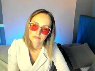 Maryturnerr fully nude on webcam live sex chat