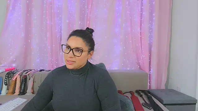MeghanXO nude strip on webcam for live sex chat
