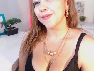 MiinaCruz fully nude on webcam live sex chat