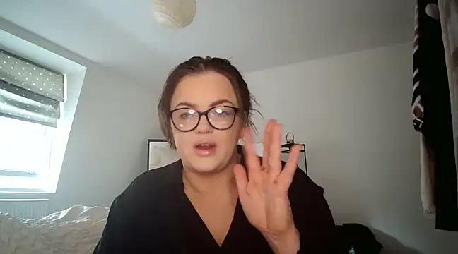 MileyMissCurvesX nude strip on webcam for live sex chat