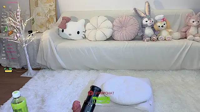 Molly-Daisy nude strip on webcam for live sex chat
