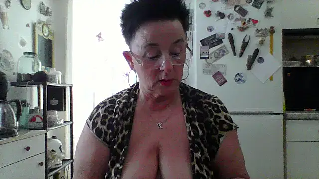 Reife_Katy nude strip on webcam for live sex chat