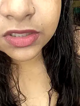Sexy-mahe nude strip on webcam for live sex chat