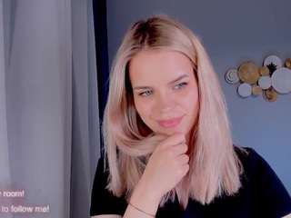 ShiningAmber fully nude on webcam live sex chat