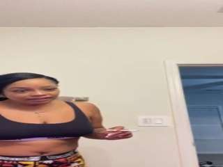 Slutty Selena fully nude on webcam live sex chat