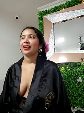 Sophia_Walker_ nude strip on webcam for live sex chat