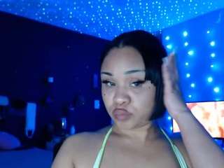 Xxxcinnnamon fully nude on webcam live sex chat