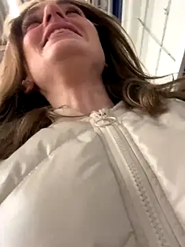 -AngelAri- from Stripchat