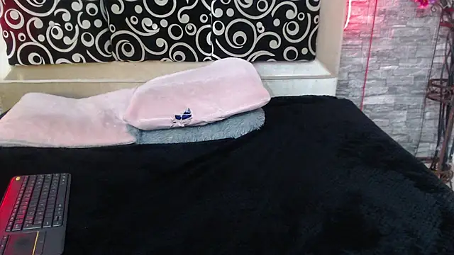 Cloee66 nude strip on webcam for live sex chat