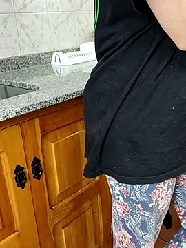 Elnonoykeila77 from Stripchat