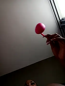 Lauraleiii from Stripchat