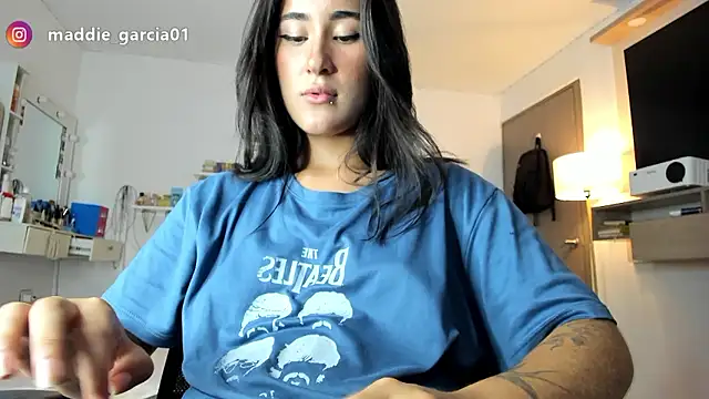 Maddie_Roses nude strip on webcam for live sex chat