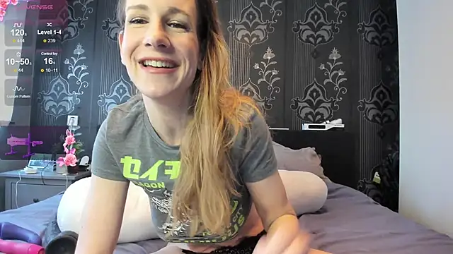 NaomiAndFriends from Stripchat
