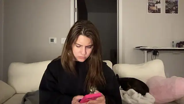 NatalieKneals from Stripchat