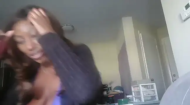 Naughty Gurlslut69 from Stripchat