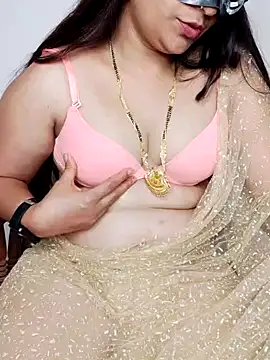 Traditional_housewife nude strip on webcam for live sex chat