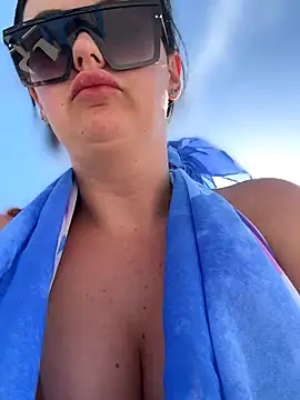 Young_hot_mom cam Live Nude & Online