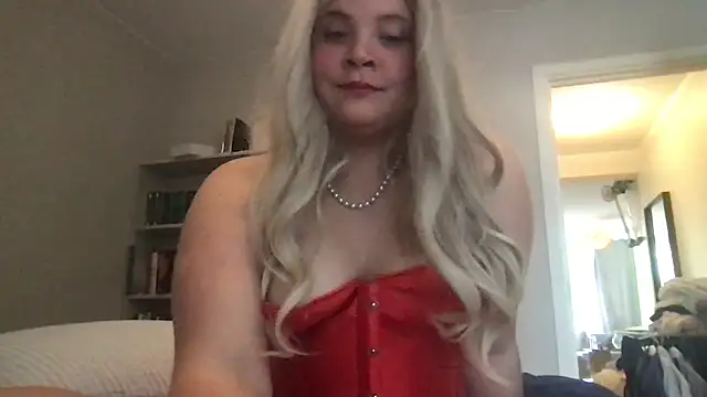Aveliine from Stripchat