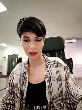 KylieLipa from Stripchat