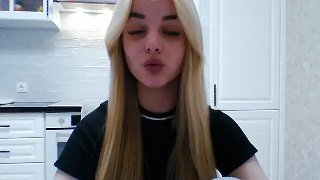 Little moonsterr from Stripchat