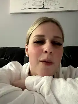 Littlecherry24 from Stripchat
