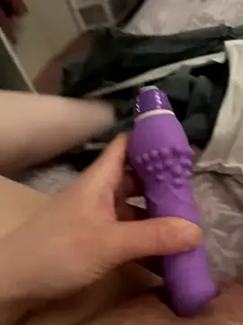 Louisapreg from Stripchat