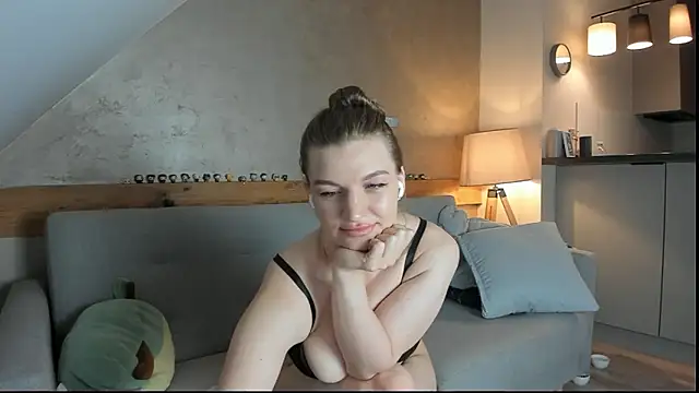 Maya fly from Stripchat